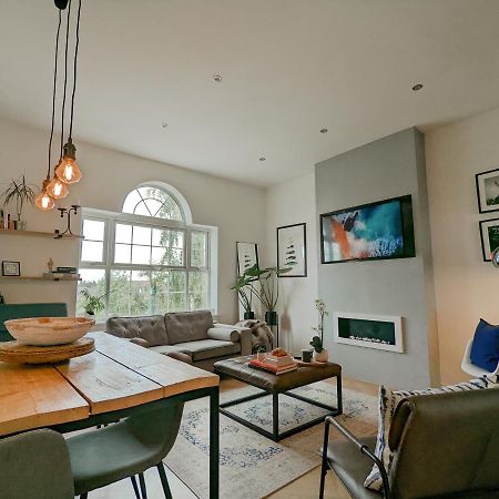 Spacious, Mid-Century 1 Bedroom Apartment Quedgeley エクステリア 写真