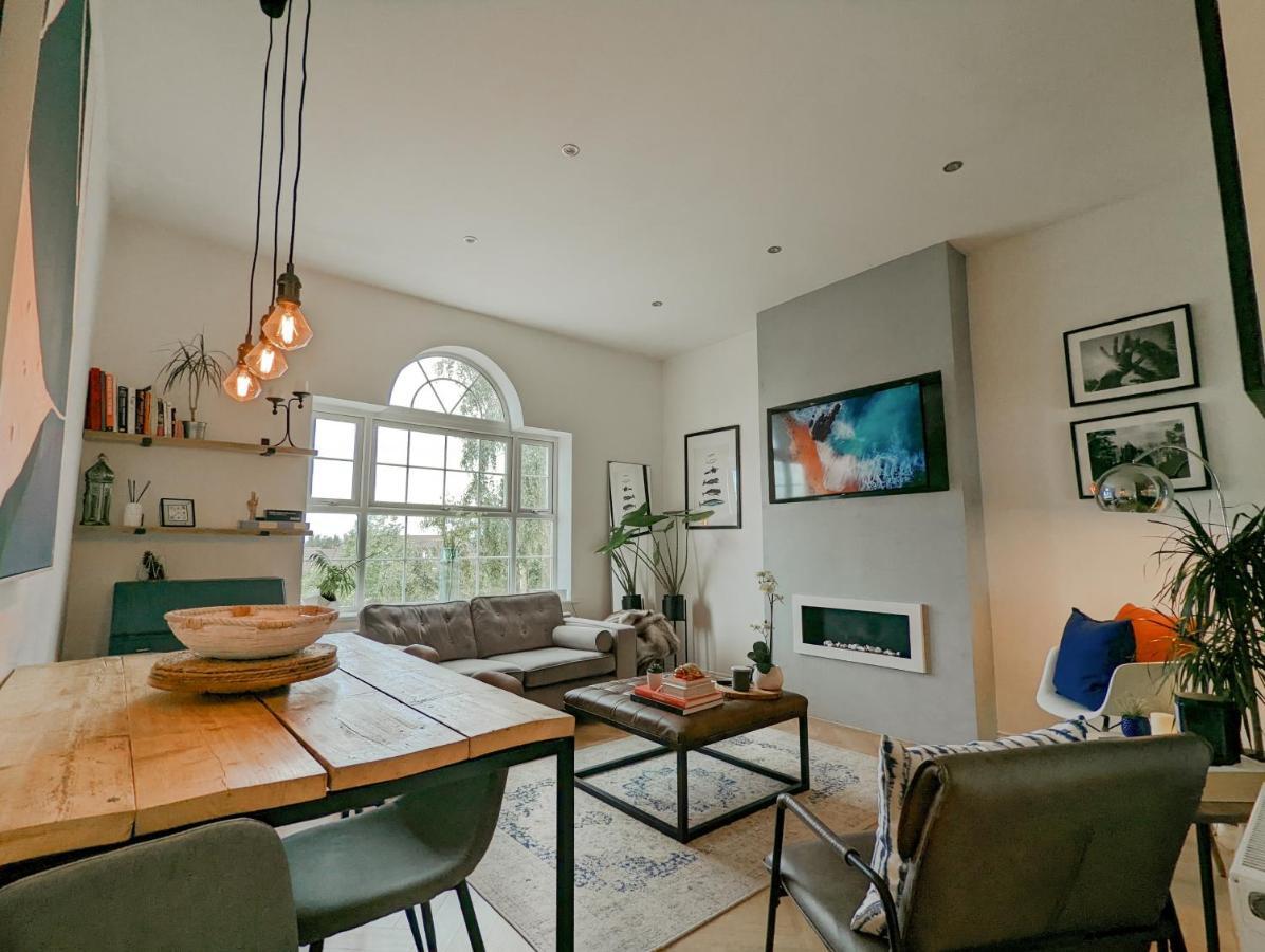 Spacious, Mid-Century 1 Bedroom Apartment Quedgeley エクステリア 写真