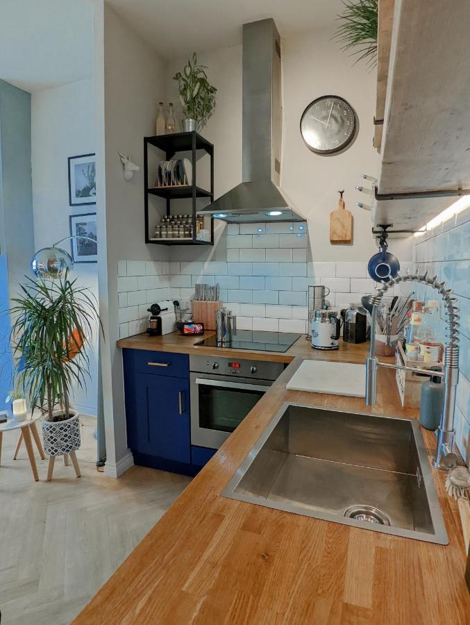 Spacious, Mid-Century 1 Bedroom Apartment Quedgeley エクステリア 写真