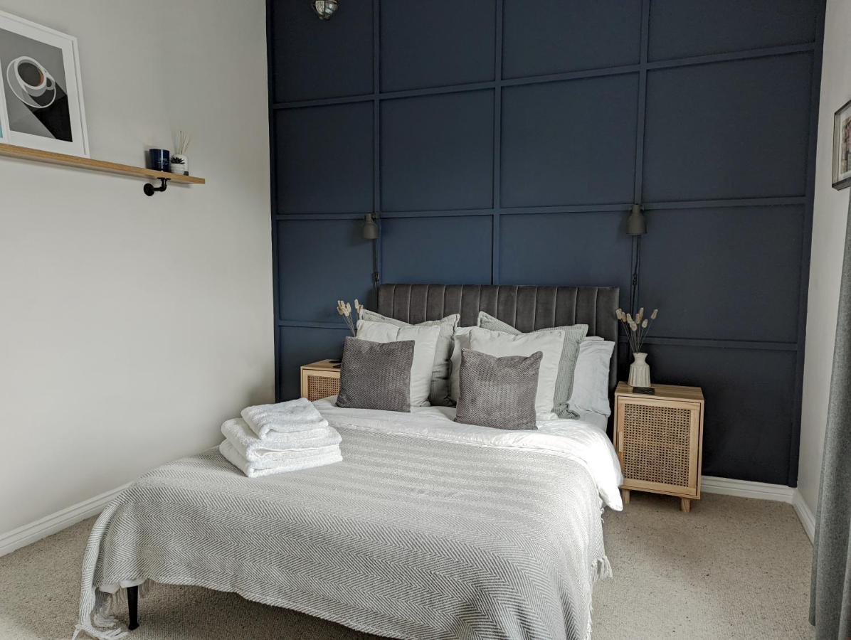 Spacious, Mid-Century 1 Bedroom Apartment Quedgeley エクステリア 写真