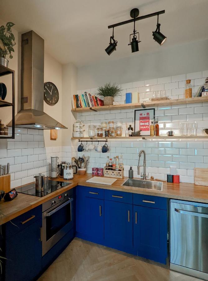Spacious, Mid-Century 1 Bedroom Apartment Quedgeley エクステリア 写真
