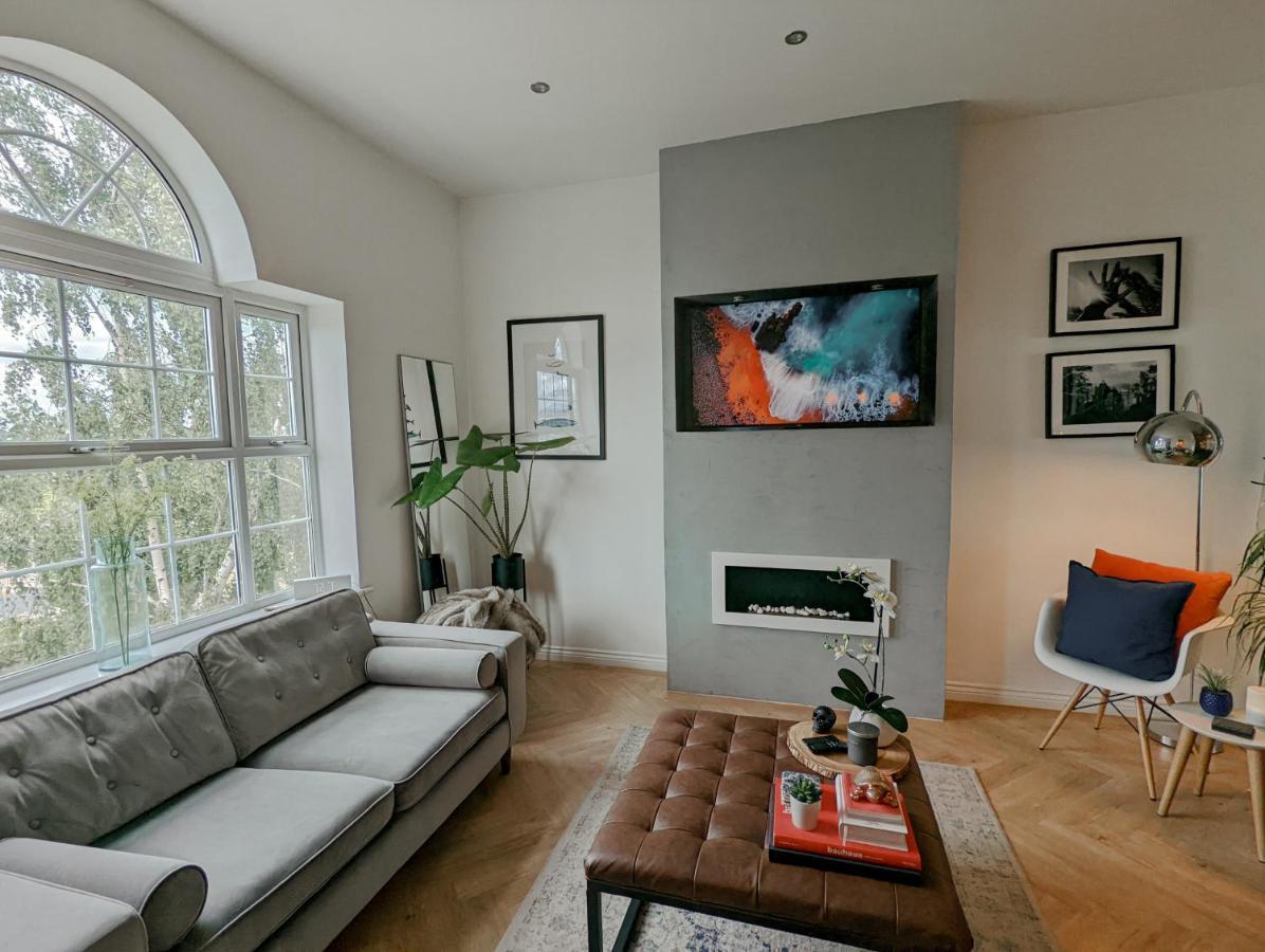 Spacious, Mid-Century 1 Bedroom Apartment Quedgeley エクステリア 写真