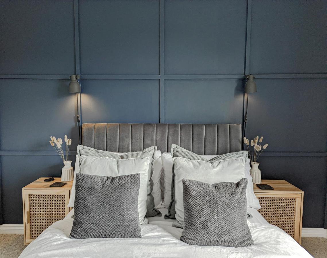 Spacious, Mid-Century 1 Bedroom Apartment Quedgeley エクステリア 写真