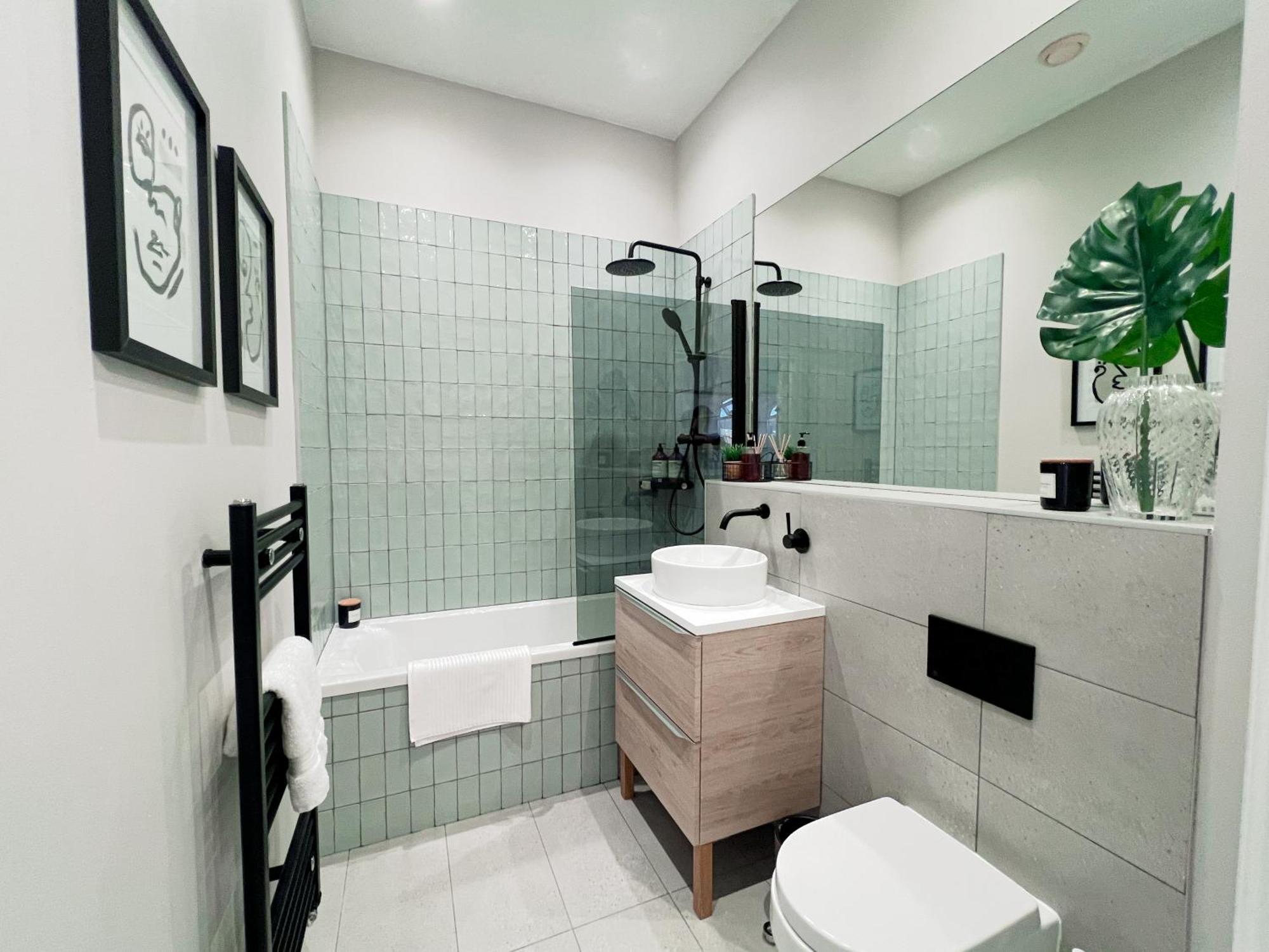 Spacious, Mid-Century 1 Bedroom Apartment Quedgeley エクステリア 写真